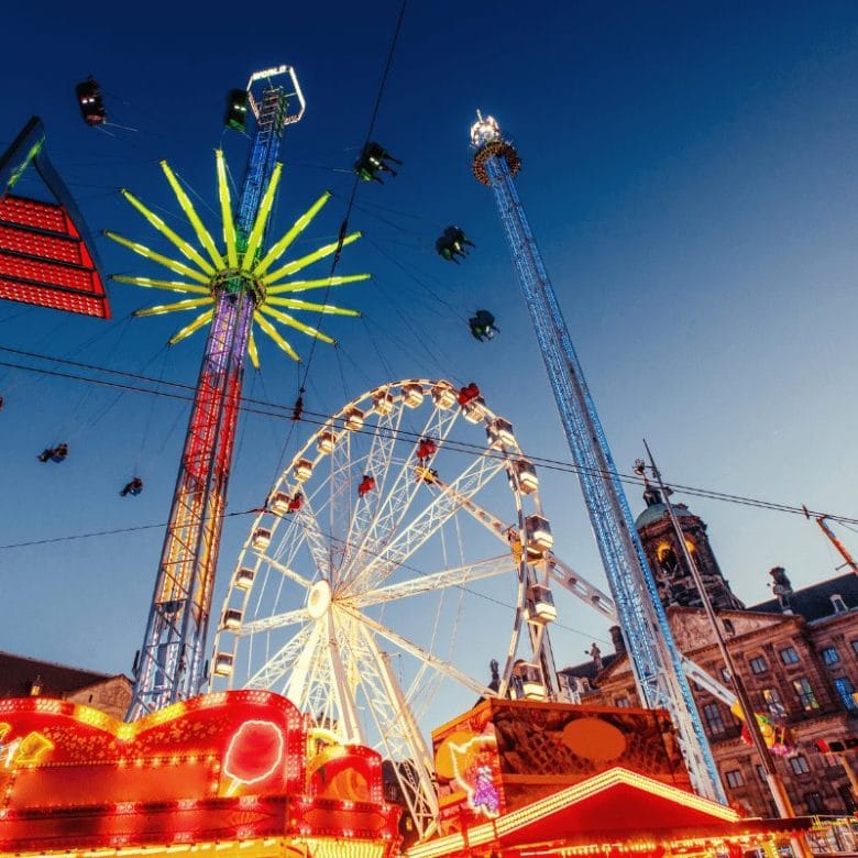 夜の遊園地写真